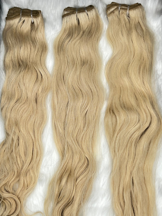 LUX Exclusive Raw Blonde #613 Wavy Hair Bundle Deal